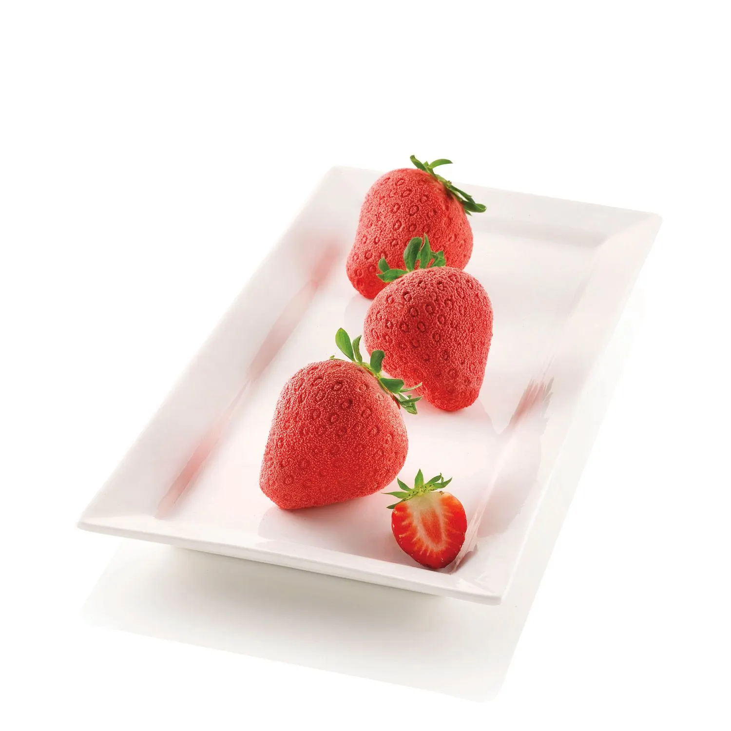 Moule trompe l'oeil fraise silicone Silikomart "fragole e panna" Le moule en silicone trompe l’œil 3D Silikomart permet de réaliser 6 entremets réalistes en forme de fraise disponible chez Perle Dorée-boutique et atelier de pâtisserie en Moselle
