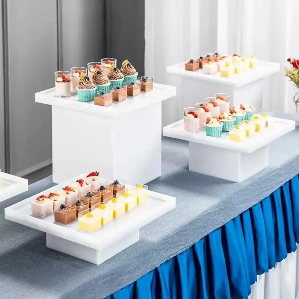 cube à buffets et plateaux