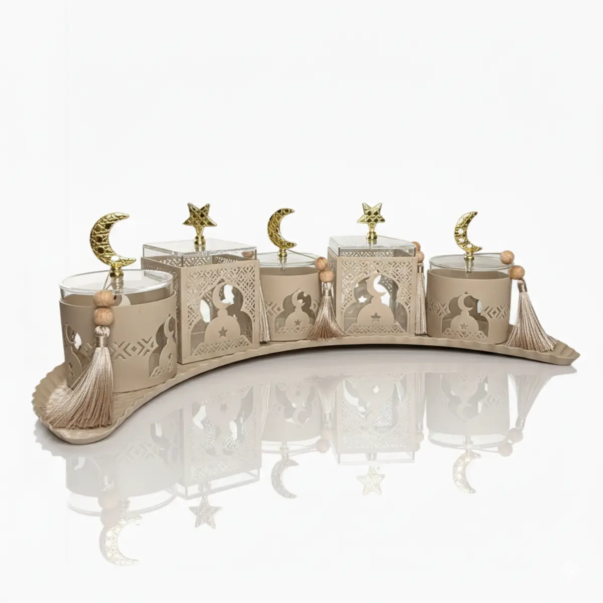 Plateau lune avec contenants greige – Collection DIYAFA Plateau lune greige avec contenants DIYAFA, art de recevoir inspiré du Moyen-Orient, idéal pour servir les invités avec élégance